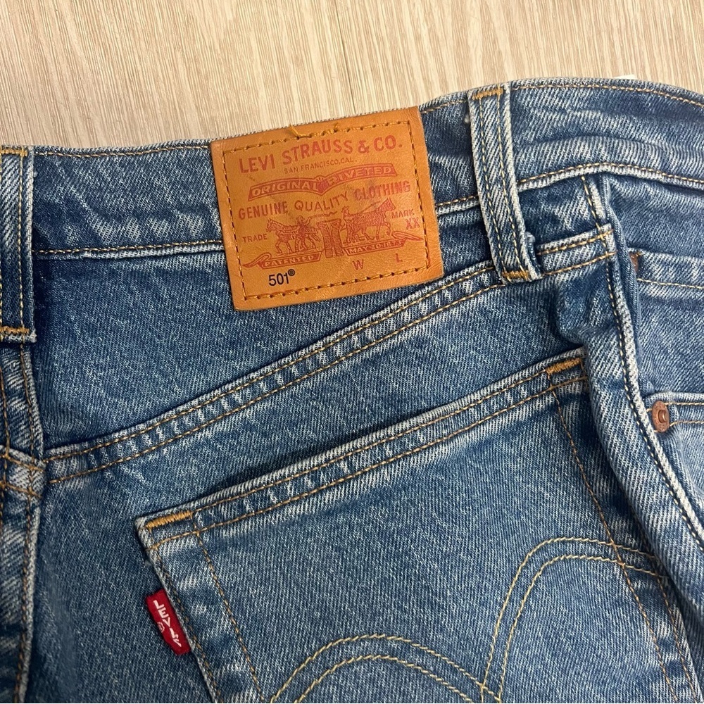 Levi’s 501 Crop Jeans - Picture 8 of 8